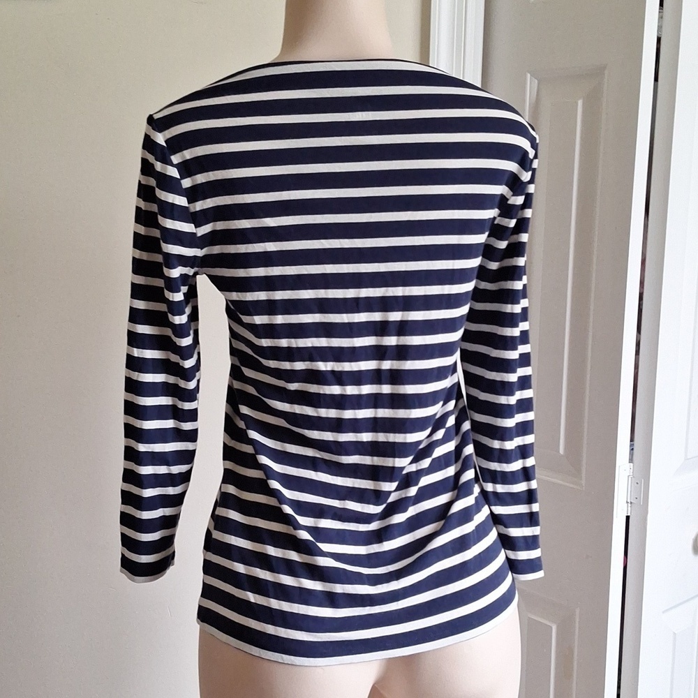 3/$20 Old Navy Women's Blue and White Striped Top Size M - Picture 3 of 6